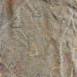 Hannah Andersson Gray Sweatshirt with Embroidered Triangle Shapes Size 130 6/7